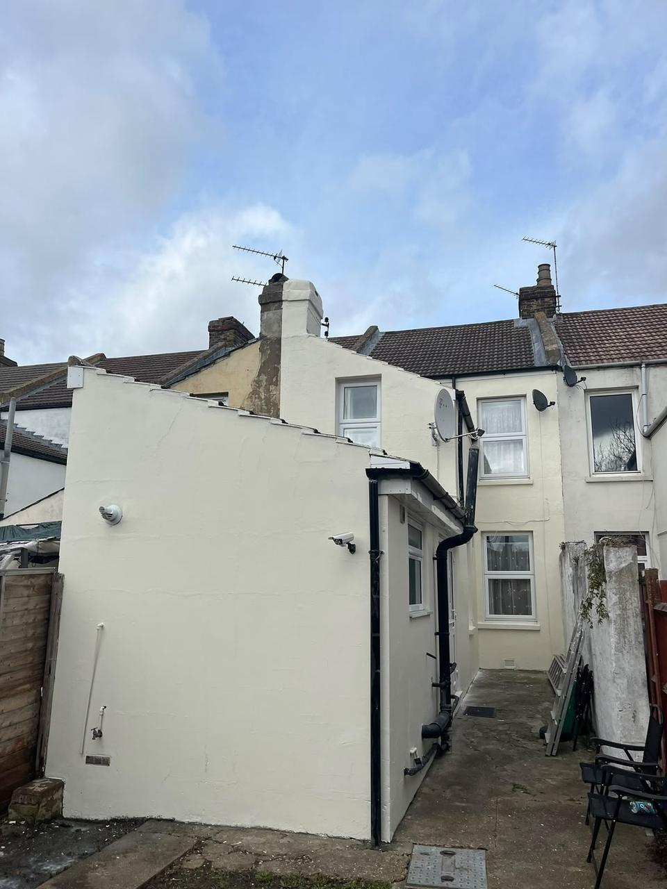 Elevation finished in flexible wall coating